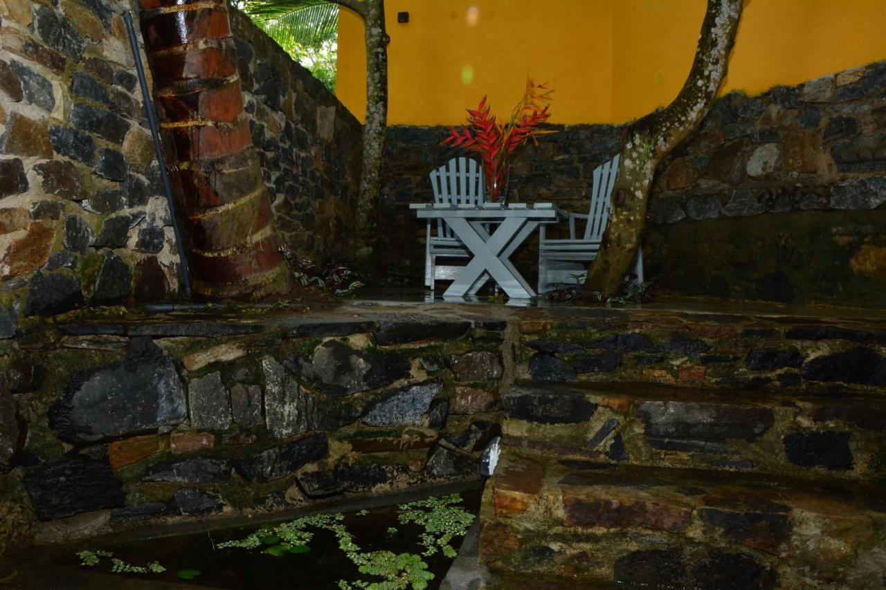 View Guesthouse & Bistro At Goyambokka Tangalle Exterior photo